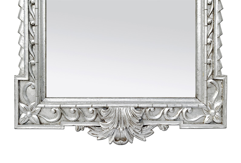 detail decor bois sculpte miroir argente style baroque ancien