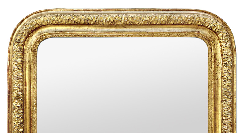 Detail grand cadre miroir doré, décor epoque 19ème siècle Louis-Philippe