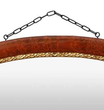 Détail miroir ovale imitation bois de loupe avec chainette