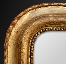 Détail miroir ancien ruban et perles