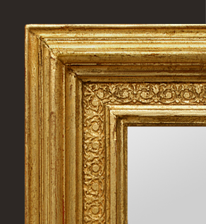 Détail miroir ancien bois doré à décors