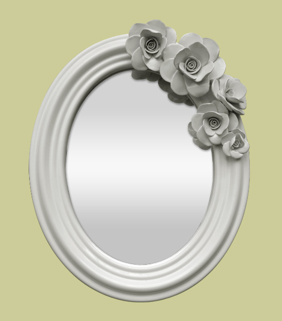 Miroir ovale en faience blanche