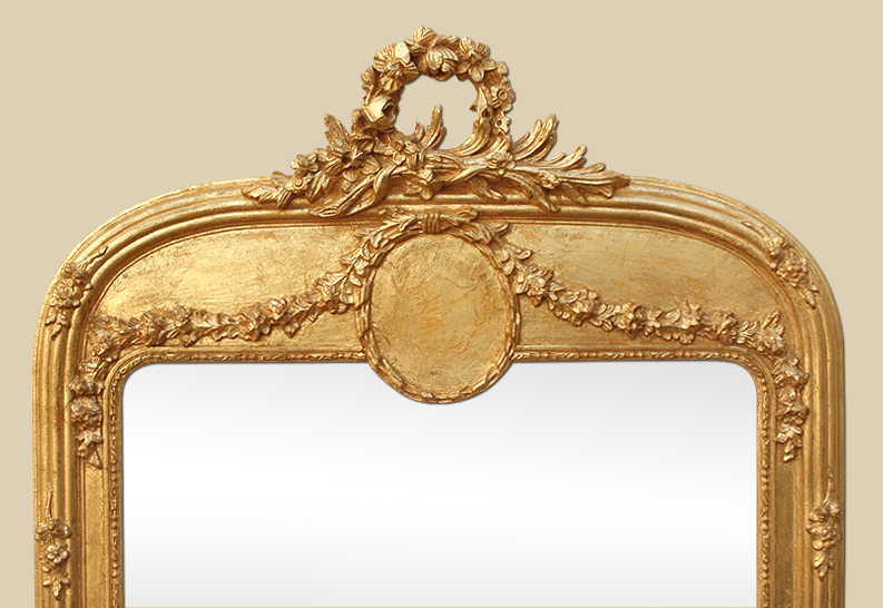 Grand miroir ancien doré coquilleet médaillon style Louis XVI