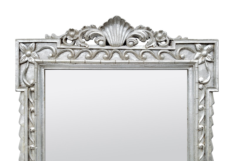 grand miroir baroque bois argente decor sculpte feuillages coquillages