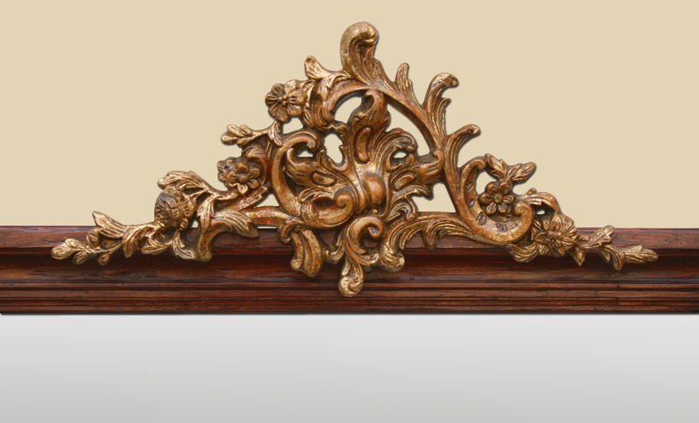 Grand miroir bois coquille doré patiné esprit baroque feuillages et fleurs