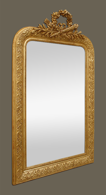 Grand miroir doré à coquille avec noeud carquois et flambeau