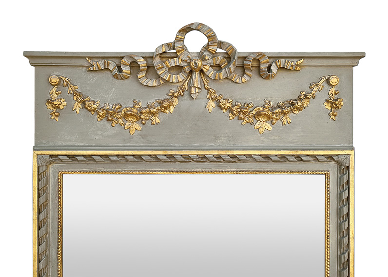Miroir ancien trumeau gris trianon à décors de noeud, ruban et guirlandes de fleurs