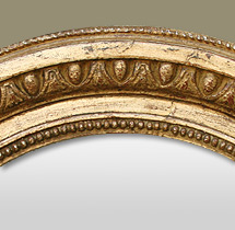Miroir ancien ovale décors d'oves et perles