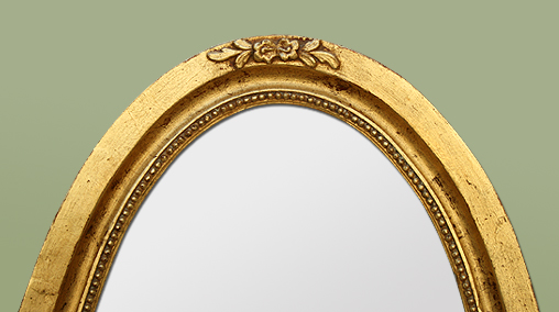 Miroir ancien ovale bois doré patiné décor de roses et perles