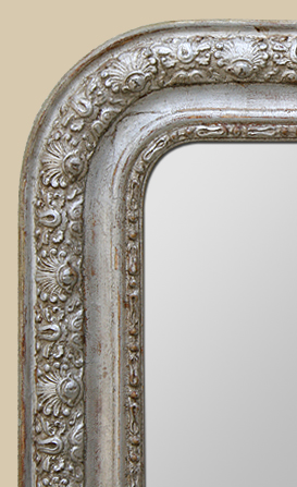 Détail décor palmettes miroir ancien louis-philippe argenté