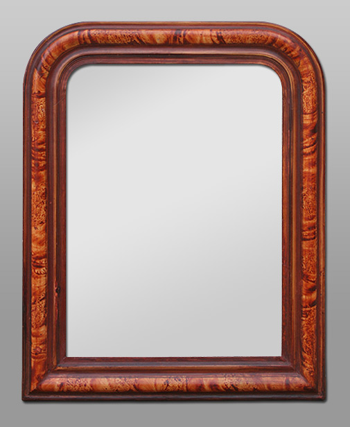 Petit miroir Louis-Philippe imitation bois de loupe orange et rouge