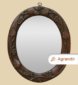 Petit miroir ovale ancien bois sculpté teinte acajou foncé décor vignes